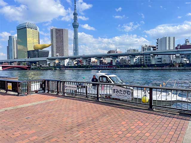 浅草駅からすぐ。